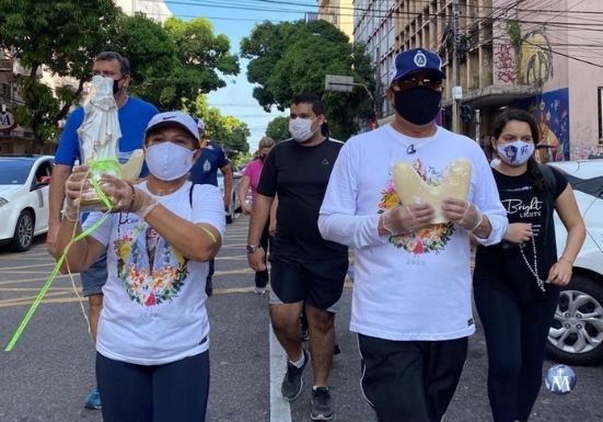 Sacerdote realiza caminata para agradecer a la Virgen por sanarse de coronavirus