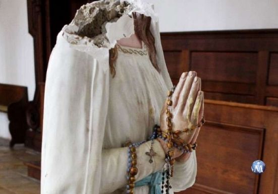 El artista que ofrece restaurar estatua decapitada de la Virgen María