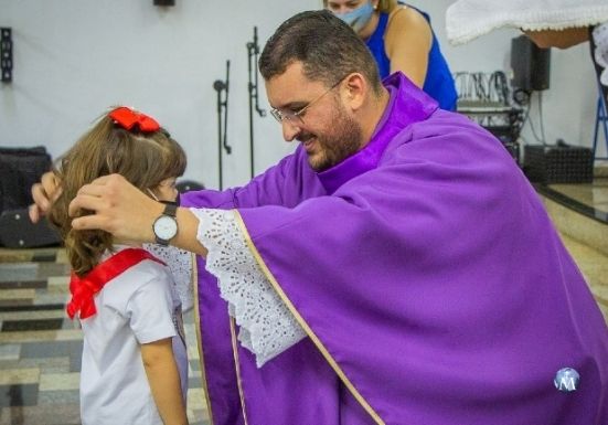 La niña que se convierte en la más joven del Apostolado de Oración