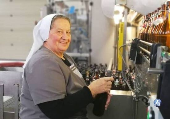 La hermana Doris, la última monja maestra cervecera: «Dios no quiere gente triste»