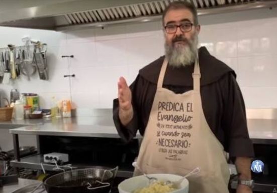 Fray Ángel el monje que es cocinero e influencer