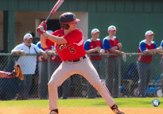 Exitoso deportista cambia el béisbol por el sacerdocio