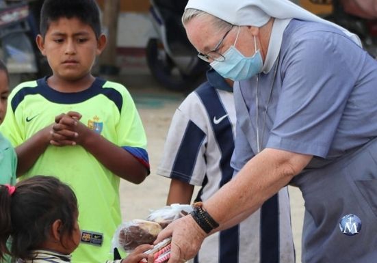 El secreto de la monja que combatía el coronavirus desde un tractor