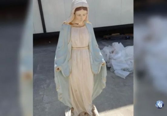 La historia de la Virgen “sin manos” que acompaña al Papa en Irak