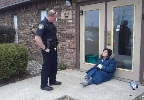 De niña sobrevivió a un campo comunista, con 86 años lleva 51 arrestos por salvar vidas del aborto