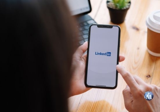 Por qué añadir “mamá” y “ama de casa” en LinkedIn enriquece tu perfil profesional