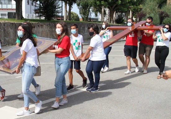 “Queridos jóvenes: no es posible recomenzar sin ustedes”