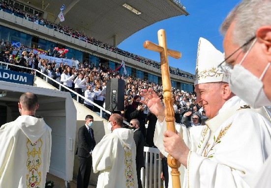 El Papa en Chipre: “El mundo necesita cristianos luminosos”