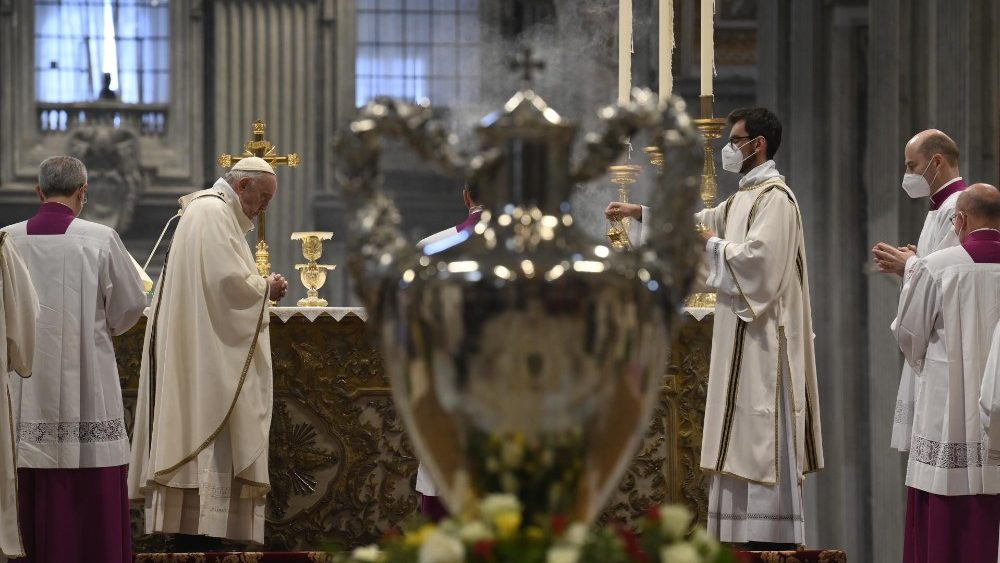 El Papa en la Misa Crismal: Un sacerdote mundano es un pagano clericalizado