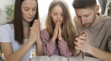 medium-shot-christian-people-praying-together